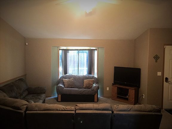 2nd image of 1065 S Cobblestone Ave