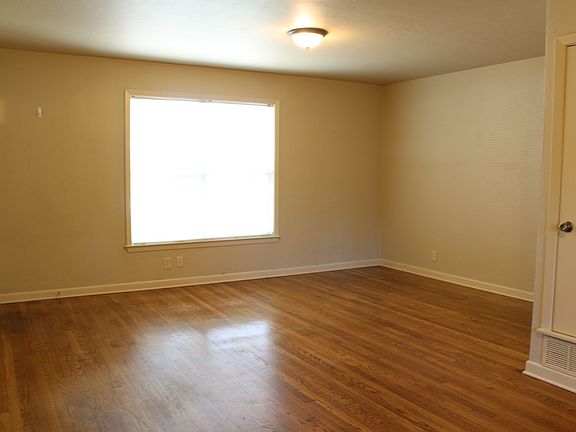 3rd image of 554 Radiance Dr