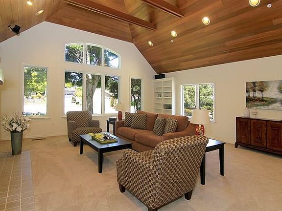 5th image of 610 Cliff Dr