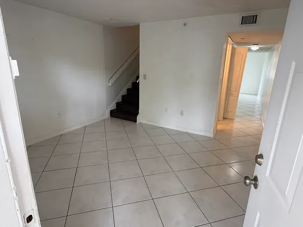 12635 SW 91st St APT 206, Miami, FL 33186