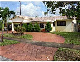 5th image of 819 NW 29th Ct