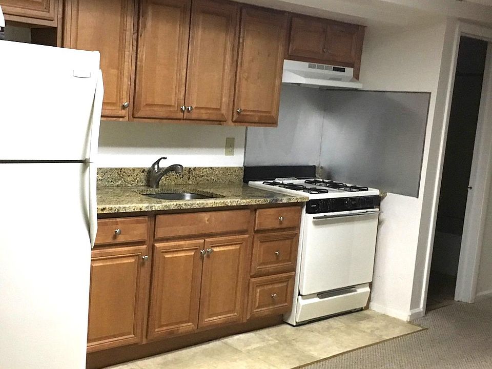 1st image of 138 Woodside Grn APT 6