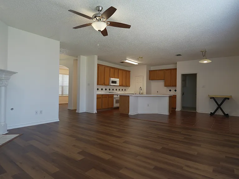 2032 Fox Glen Dr — Photo 7