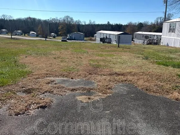 128 David Dr #14, Eden, NC 27288