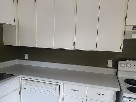 4th image of 765 Nassau St S