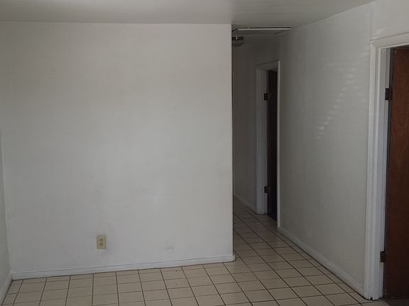 5th image of 2450 N Fontana Ave