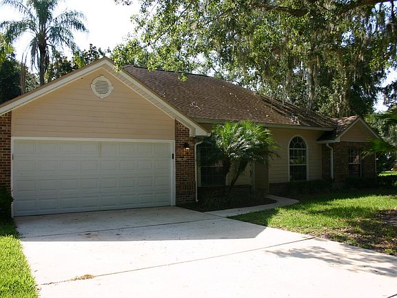 Two Car Garage with Driveway Parking