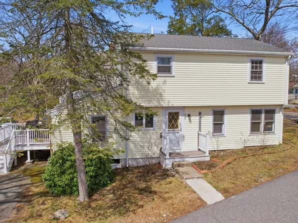 107 Pond St, Rockland, MA 02370