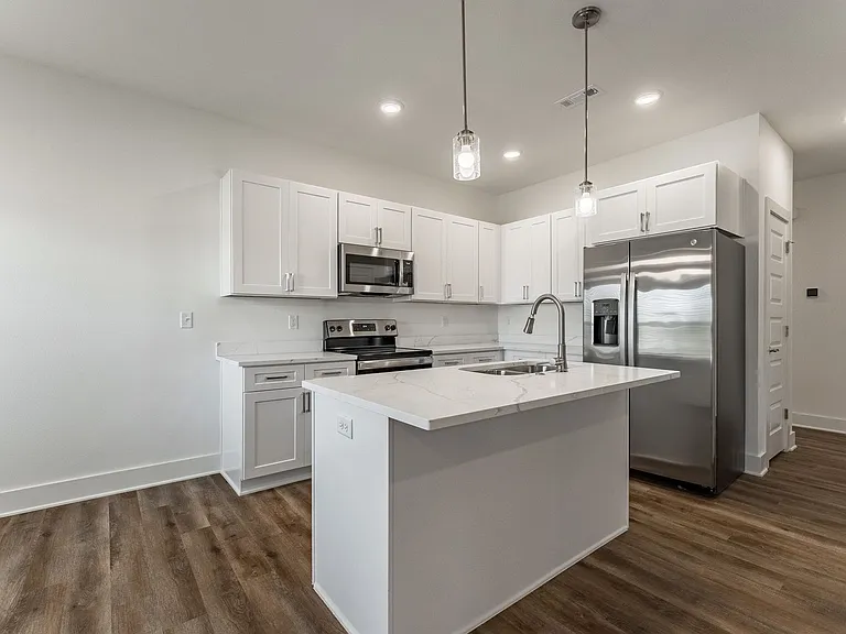 2713 SW Shackelton Ave #1 — Photo 90
