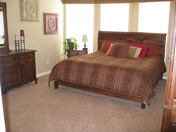 5th image of 3913 Kenwood Dr