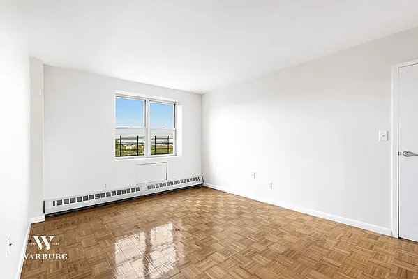 Rented by Warburg | media 10