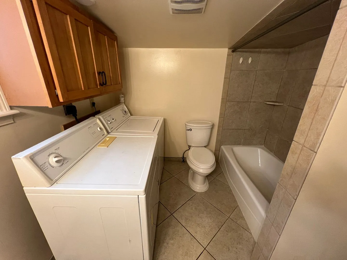 1-2 Bedroom 1 Bath House with Garage, Newly Remodeled, Washer & Dryer in Great Neighborhood — Photo 4