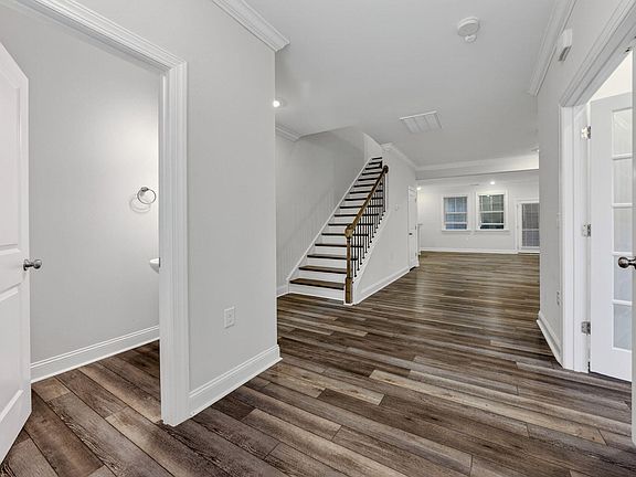 5th image of 321 Natsam Woods Way