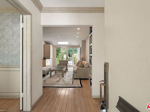 5th image of 9133 Sawyer St