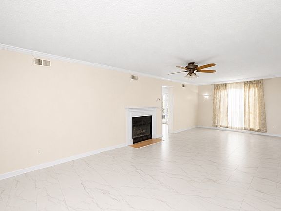 4th image of 3316 Calais Cir