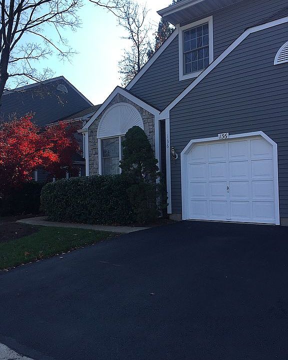 Front of home with garage