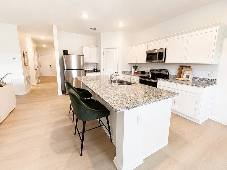 1332 Dalkeith Cv — Photo 9