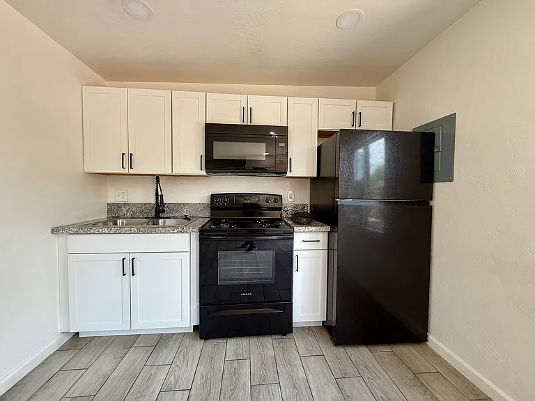 2614 N Balboa Ave #6 — Photo 6