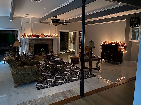 3rd image of 600 E Demanade Dr
