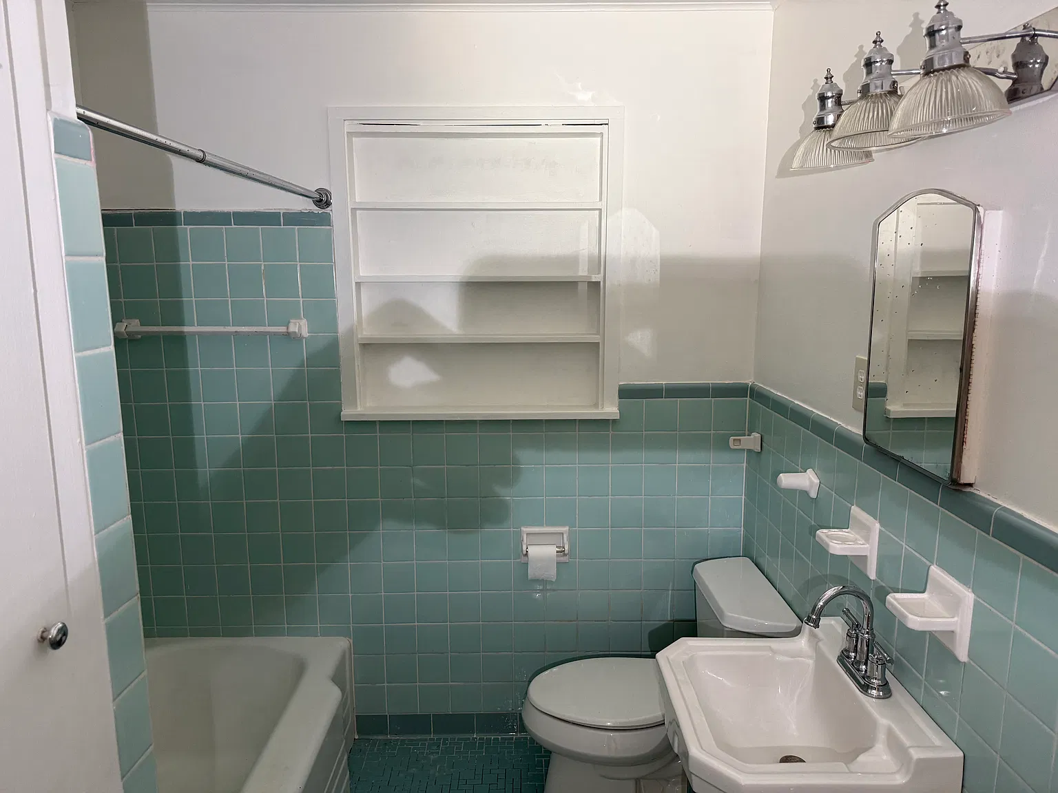 3 bed, 2003 sqft, $1,400 — Photo 4