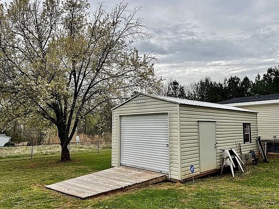 5th image of 128 Meadow Hills Dr