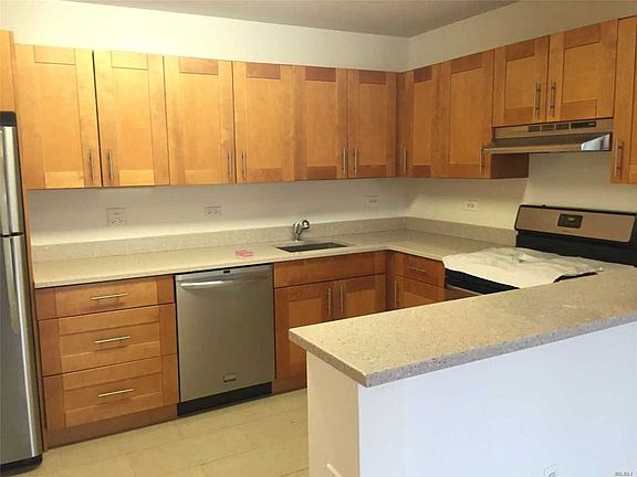 3rd image of 2550 Crescent St APT 3A
