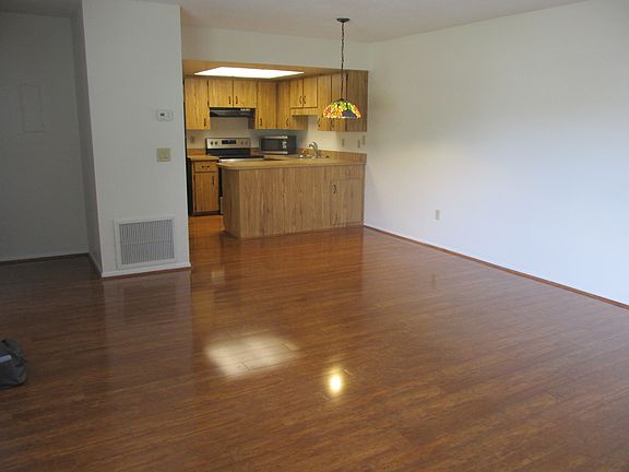 5th image of 78 Windtree Ln #1