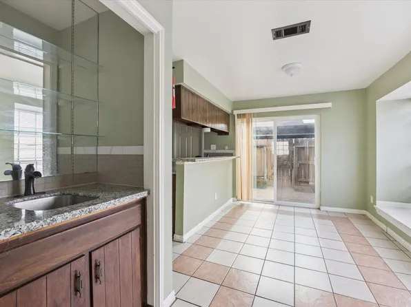 9200 W Bellfort St APT 76, Houston, TX 77031