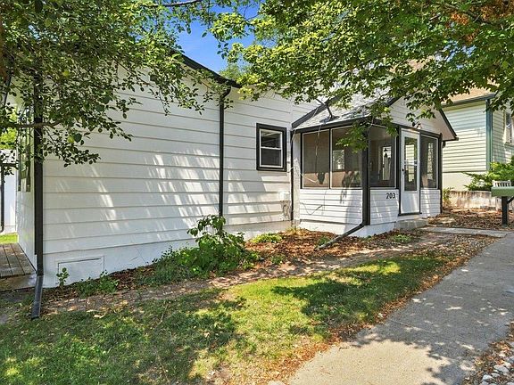 5th image of 203 Judson St