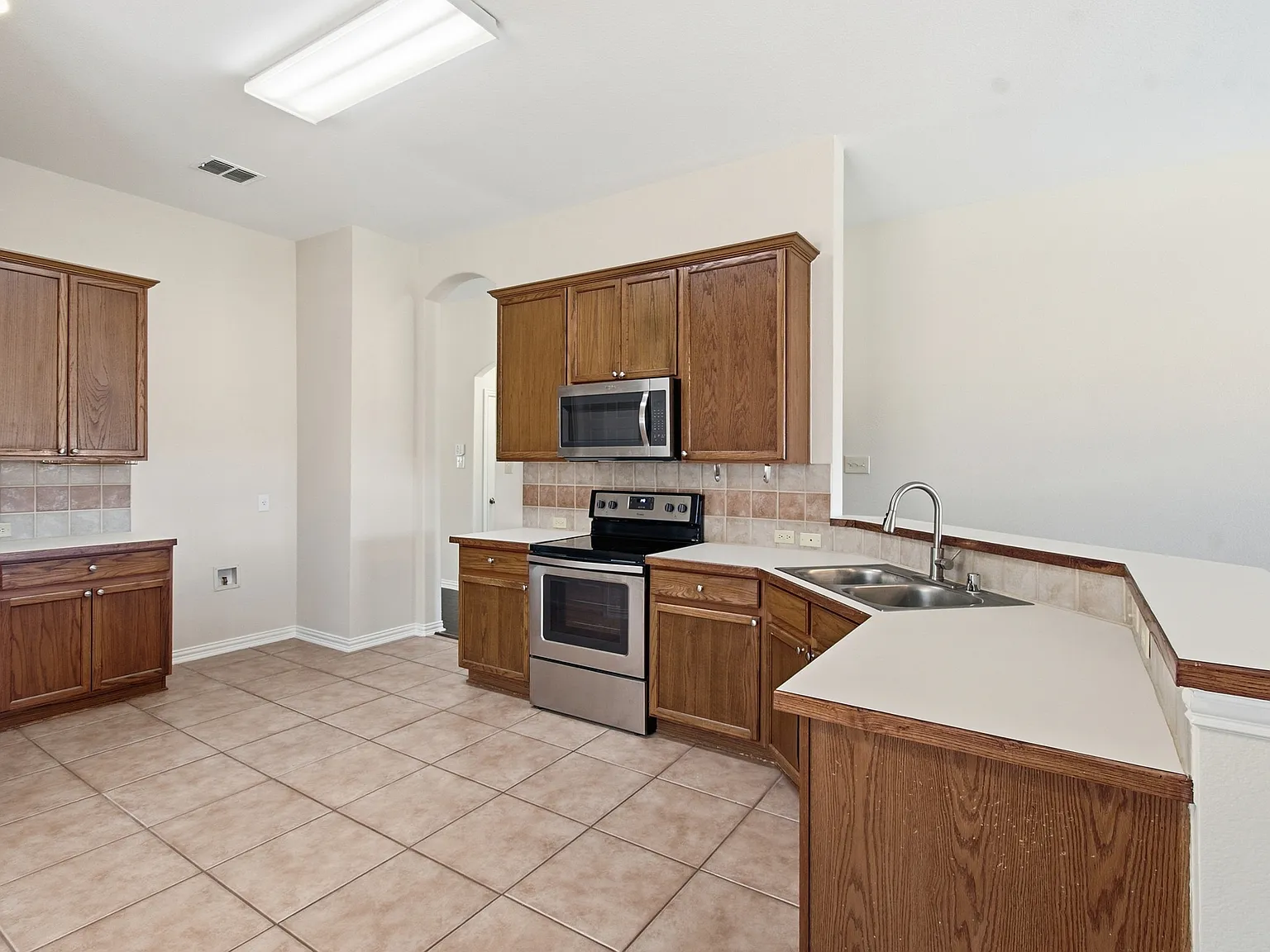 3 bed, 1836 sqft, $2,200 — Photo 4