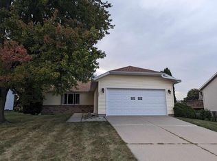 1111 Spruce Dr, Baraboo, WI 53913