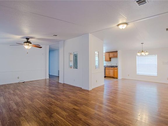 4th image of 8109 Parsons Ln
