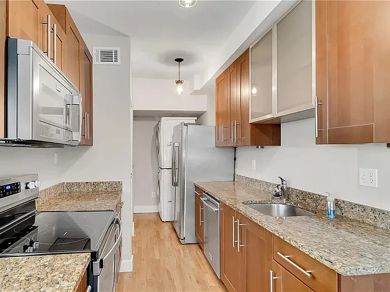 373 Moreland Ave NE #302 — Photo 14