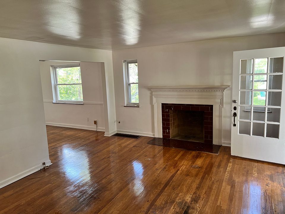 1st image of 11 Glen Este Pl