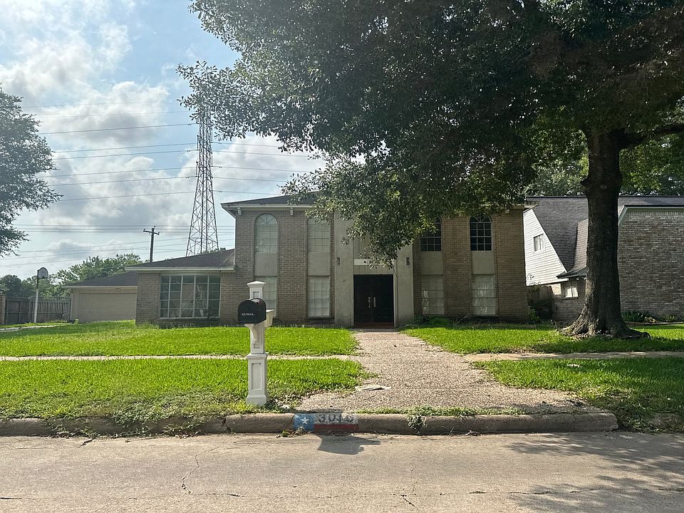 1st image of 3016 Country Club Dr