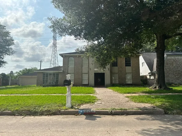 3016 Country Club Dr, Pearland, TX 77581