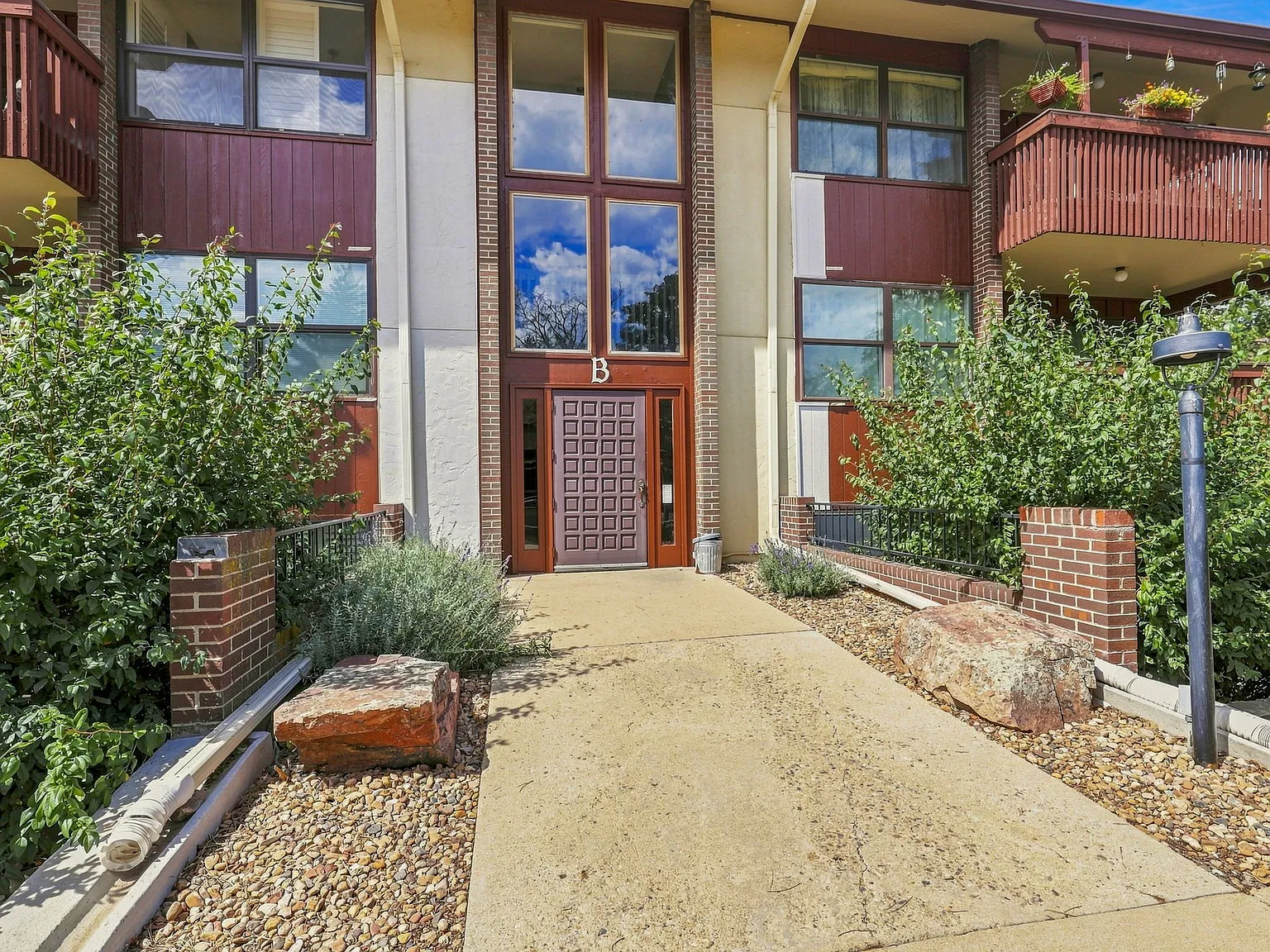 500 Manhattan Dr — Photo 2