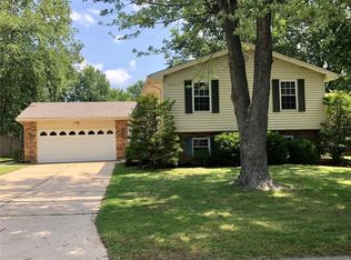 11 Twin Oaks Dr, Saint Peters, MO 63376