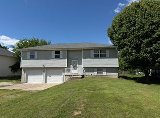 275 E 3rd St, Marshfield, MO 65706