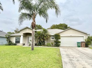 909 SW 10th Pl, Cape Coral, FL 33991
