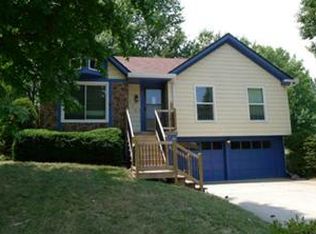 110 SE Keystone Dr, Lees Summit, MO 64063