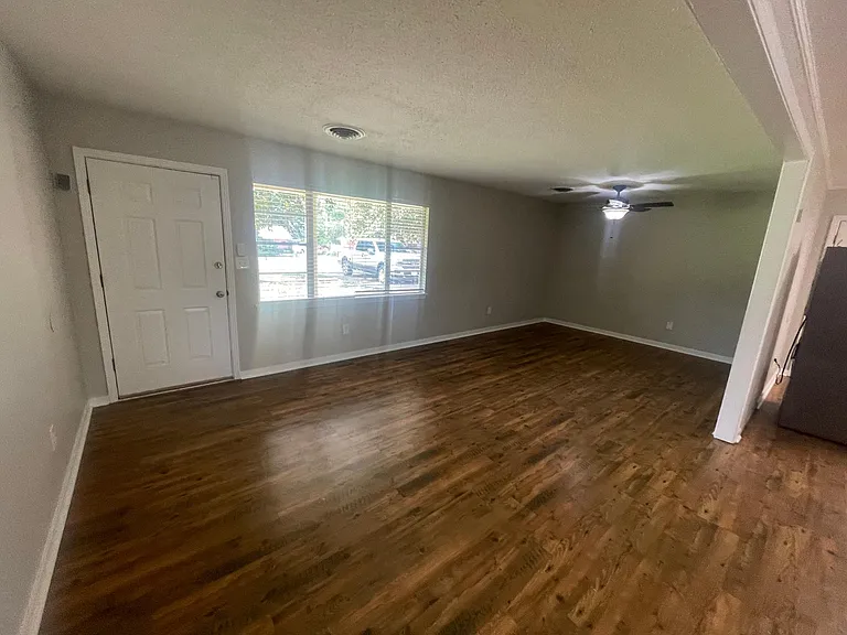 239 Mackey Dr — Photo 1