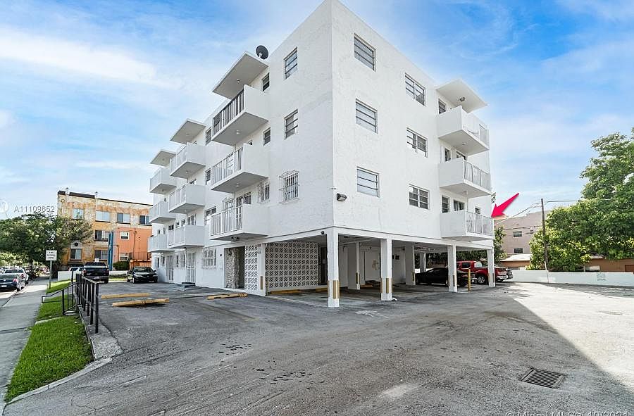 1st image of 428 SW 5th Ave APT 205