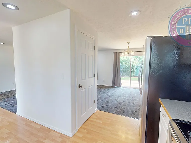 18230 Seaman St — Photo 7