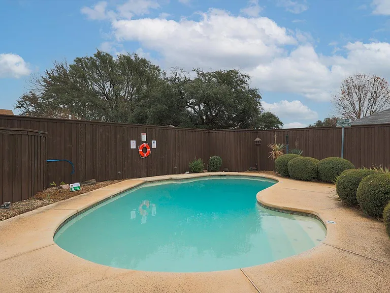 2116 Newcastle Cir — Photo 37