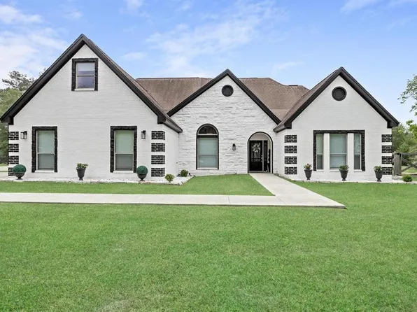 9010 Terry Estates Dr, Orange, TX 77630