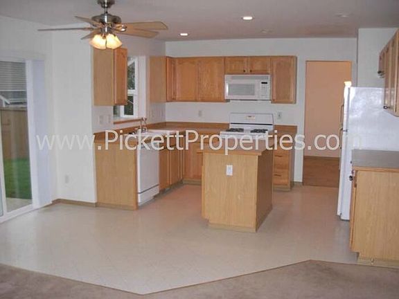 2nd image of 6068 Sycamore Ln NE
