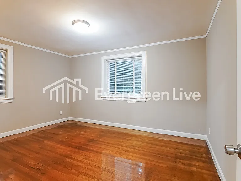 2732 Ashley Ave — Photo 8