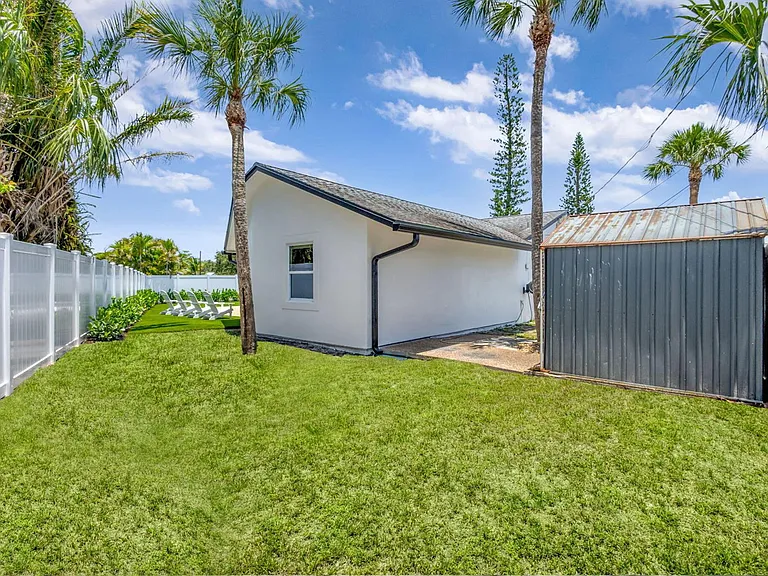 204 W Whitney Dr — Photo 41