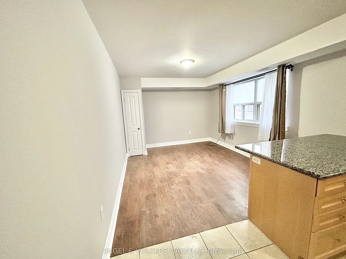 Building Photo - 9 33rd St #108